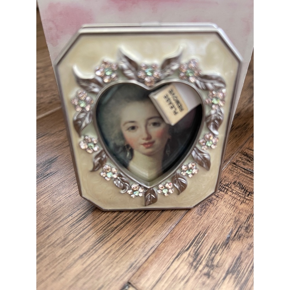 JAY STRONGWATER Duchess Heart Frame Cammy Crystal Pearl pristine condition.